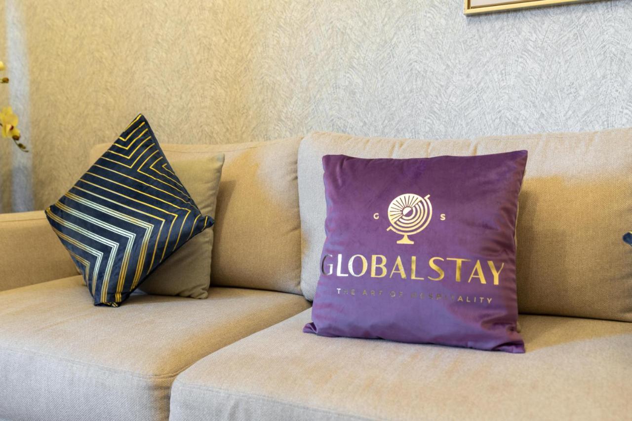 Globalstay At Palm Jumeirah Beachfront Paradise With Pool And Gym شقة دبي