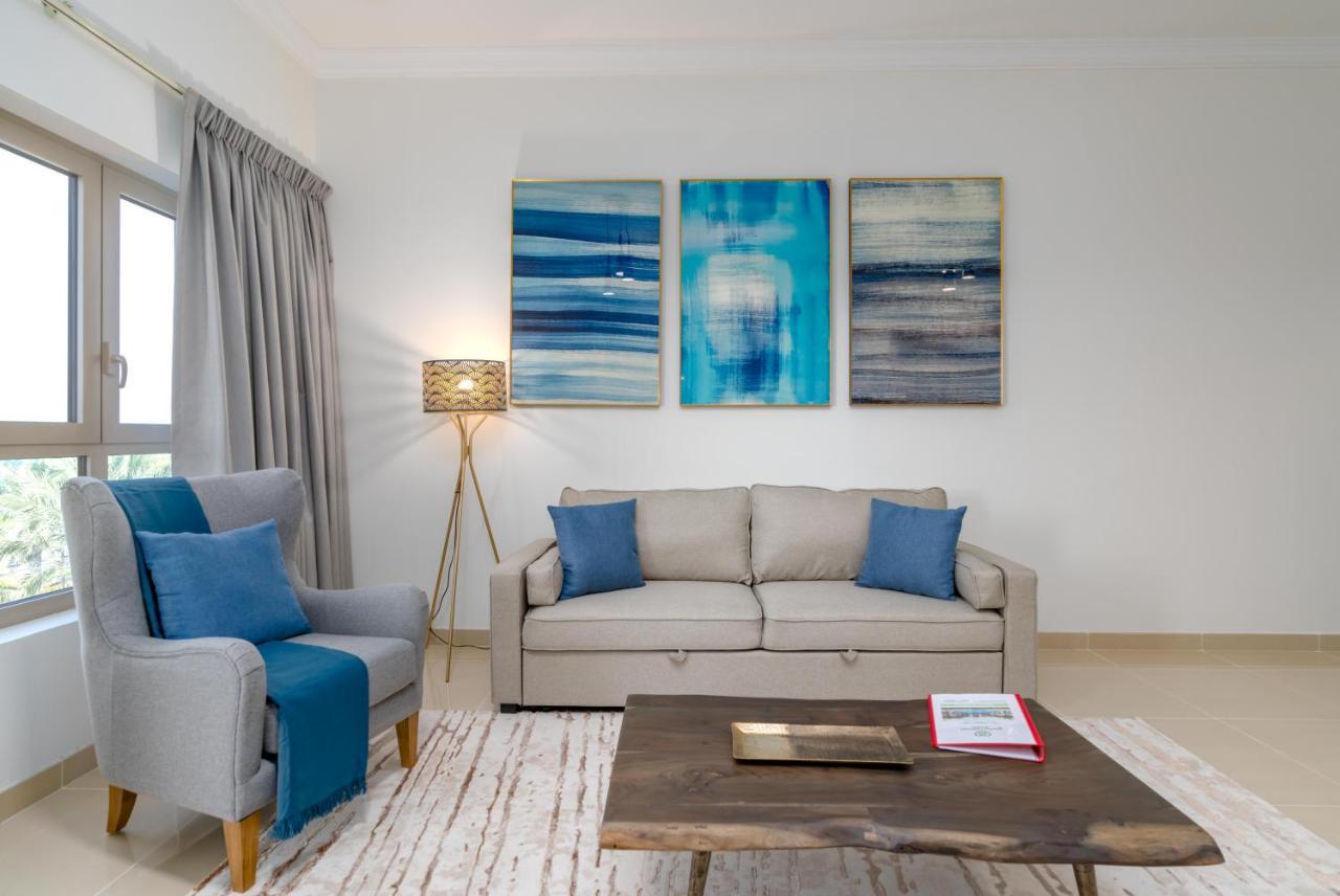 Globalstay At Palm Jumeirah Beachfront Paradise With Pool And Gym अपार्टमेंट *