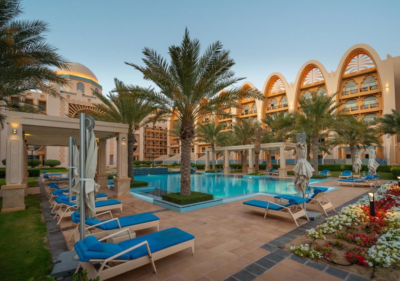 Globalstay At Palm Jumeirah Beachfront Paradise With Pool And Gym अपार्टमेंट