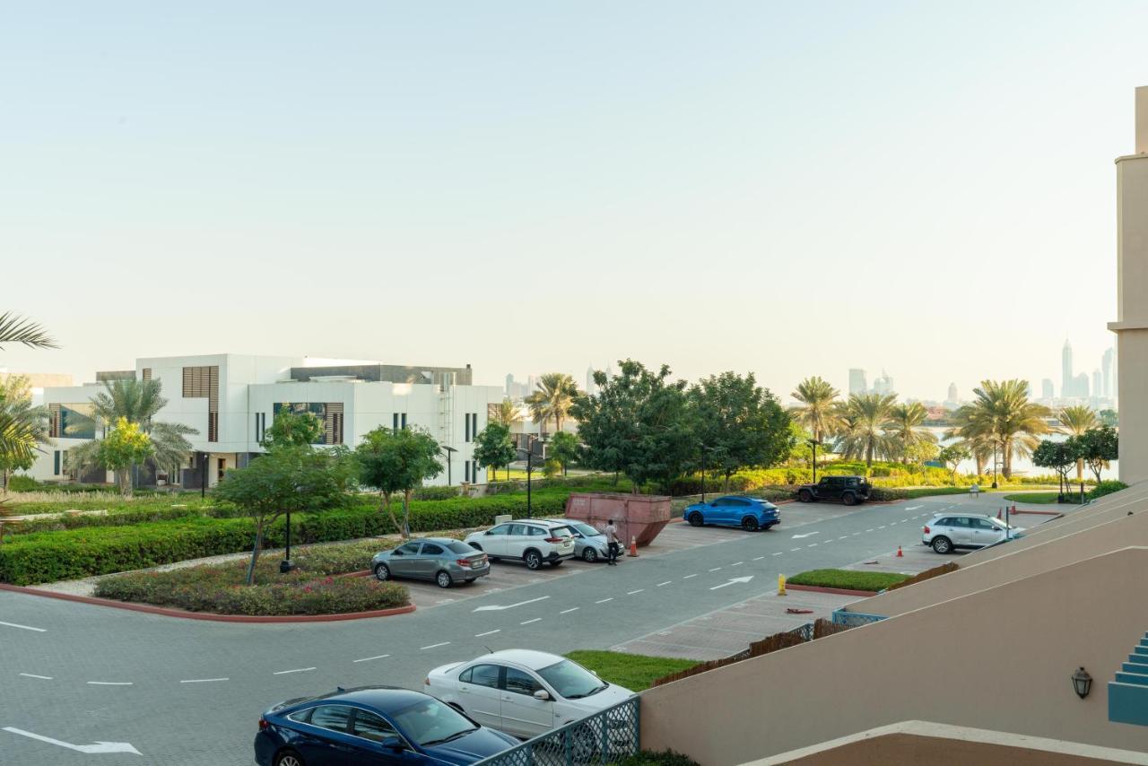 Globalstay At Palm Jumeirah Beachfront Paradise With Pool And Gym अपार्टमेंट *