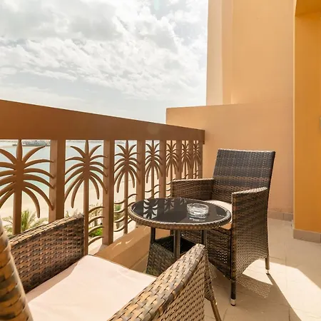 Globalstay At Palm Jumeirah Beachfront Paradise With Pool And Gym Dubai Esterno foto