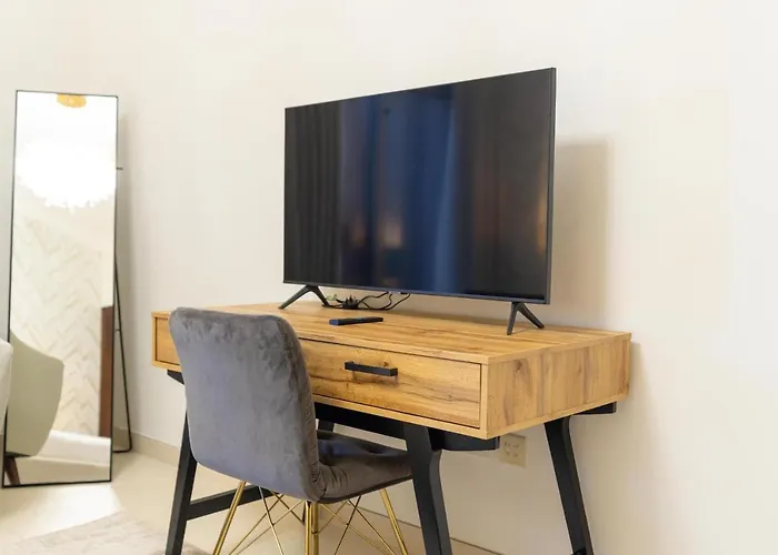Globalstay At Palm Jumeirah Beachfront Paradise With Pool And Gym