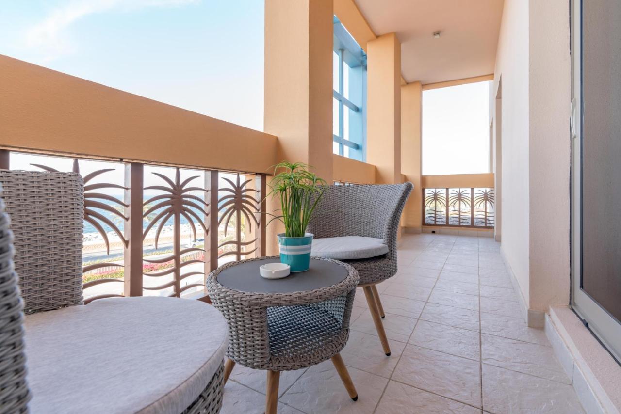 Globalstay At Palm Jumeirah Beachfront Paradise With Pool And Gym Апартаменты *