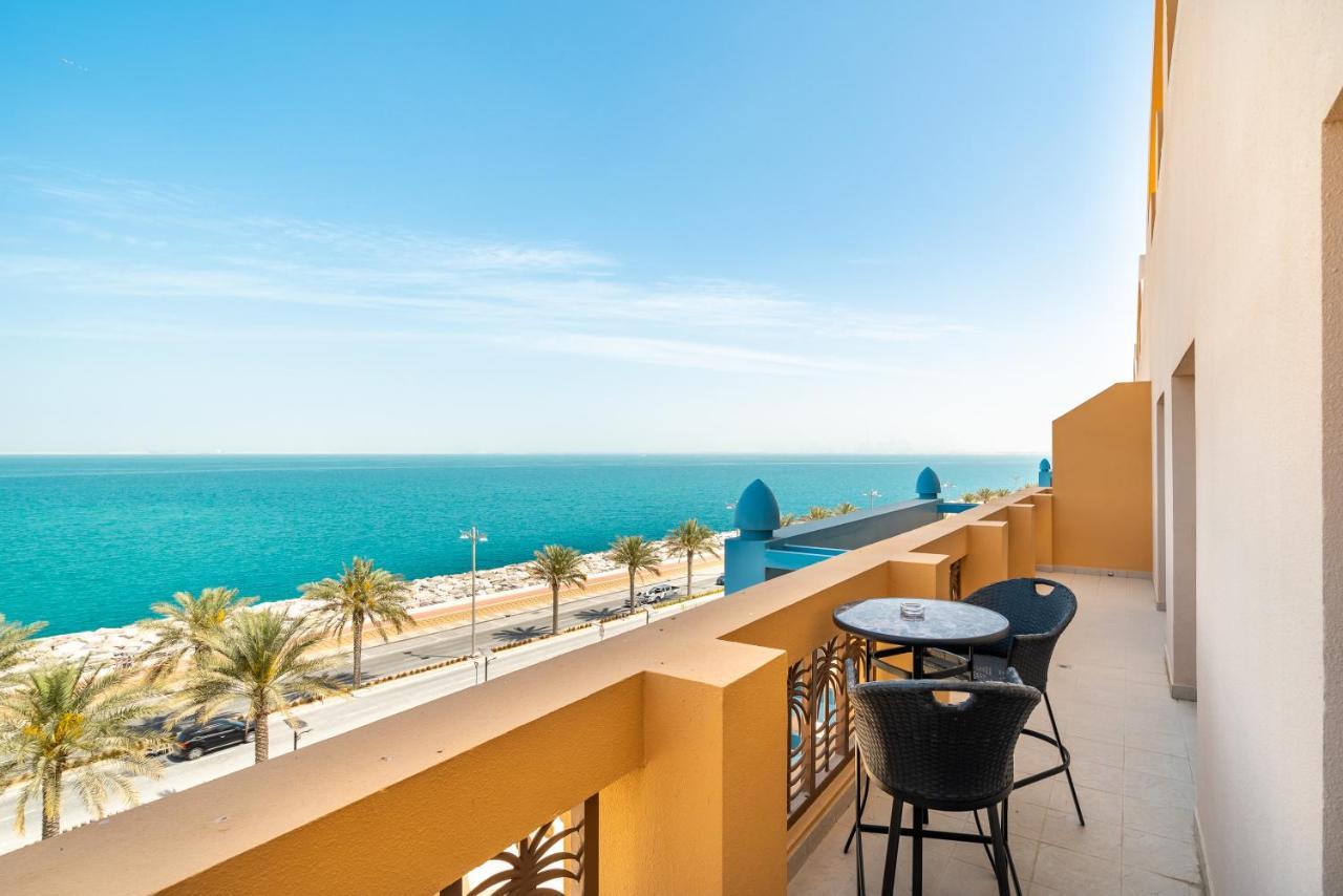 Globalstay At Palm Jumeirah Beachfront Paradise With Pool And Gym * Дубай