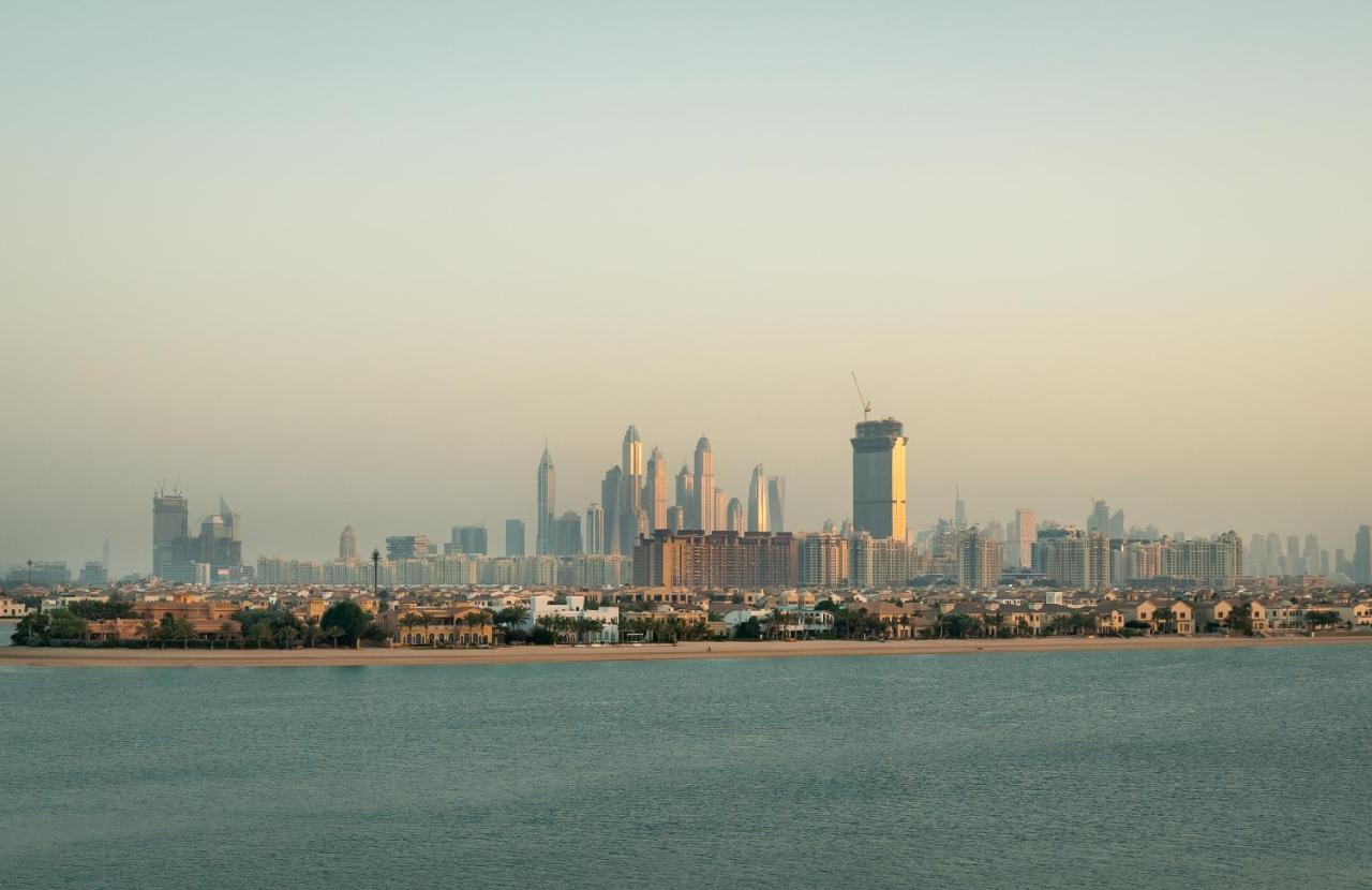 Апартаменти Globalstay At Palm Jumeirah Beachfront Paradise With Pool And Gym