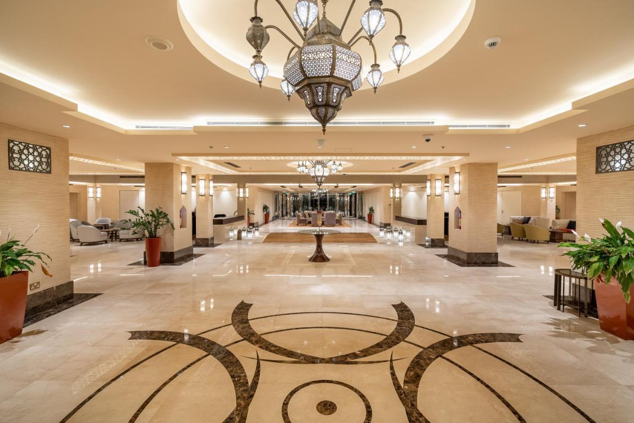 Апартаменти Globalstay At Palm Jumeirah Beachfront Paradise With Pool And Gym