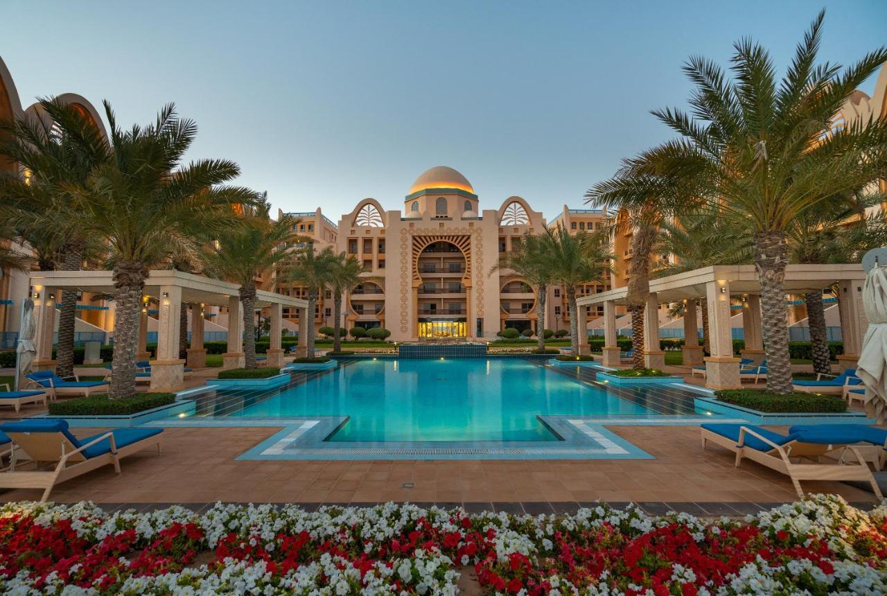Globalstay At Palm Jumeirah Beachfront Paradise With Pool And Gym Дубай