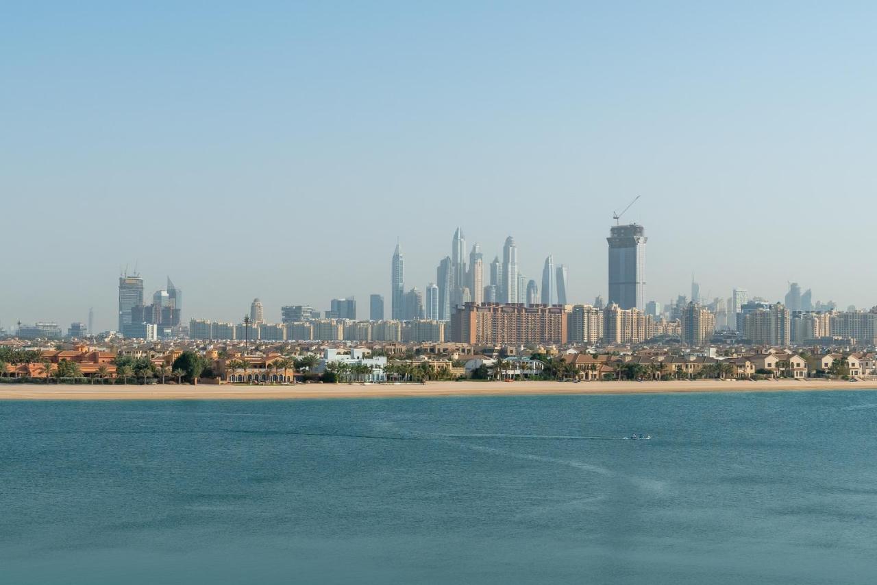 Globalstay At Palm Jumeirah Beachfront Paradise With Pool And Gym Апартаменти *