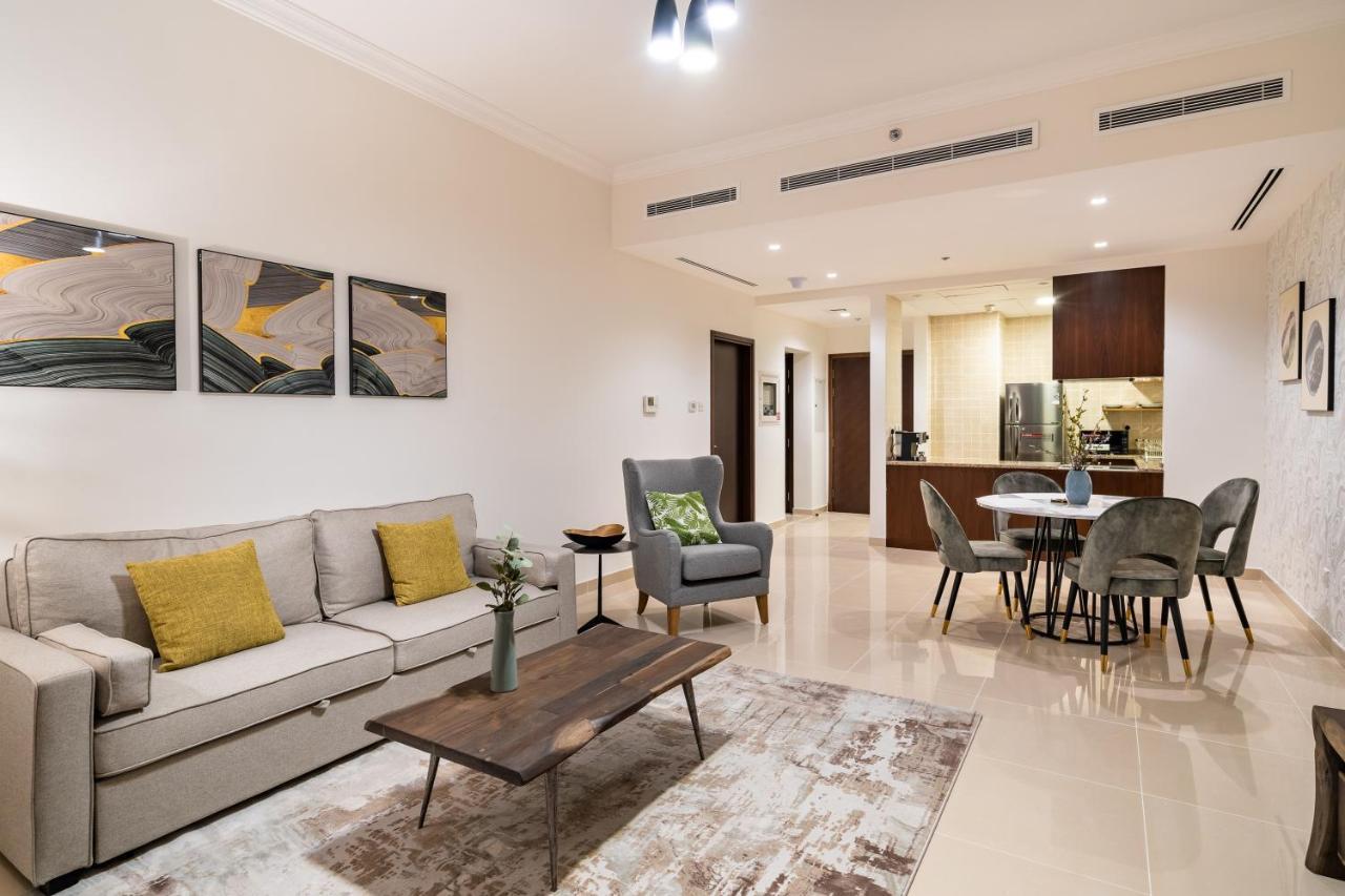 Апартаменти Globalstay At Palm Jumeirah Beachfront Paradise With Pool And Gym Дубай