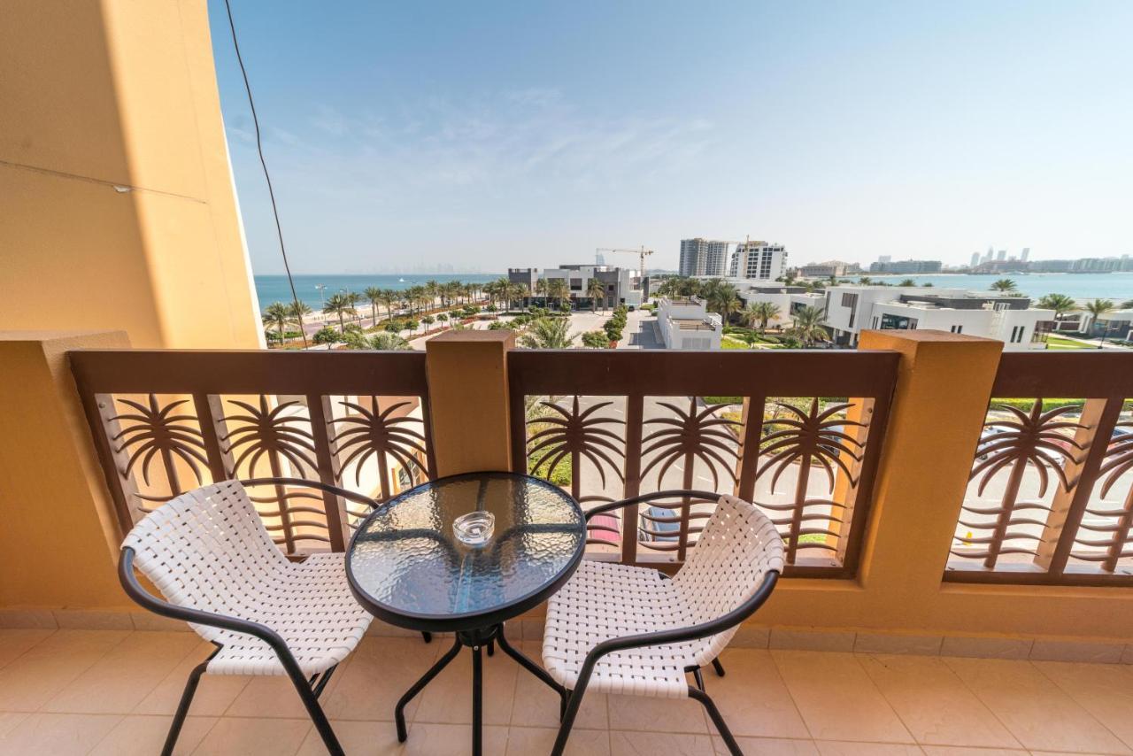 Апартаменты Globalstay At Palm Jumeirah Beachfront Paradise With Pool And Gym Дубай