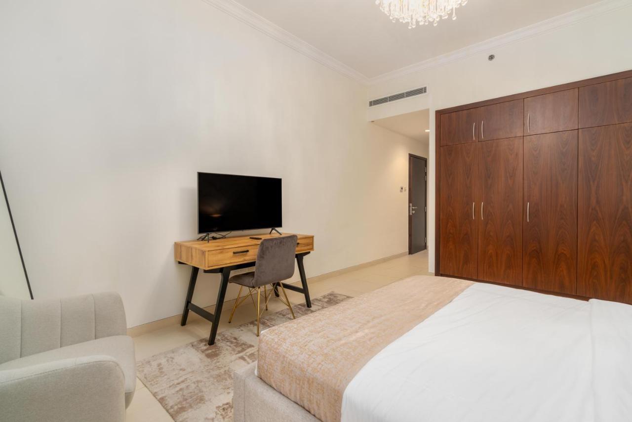 Апартаменти Globalstay At Palm Jumeirah Beachfront Paradise With Pool And Gym *