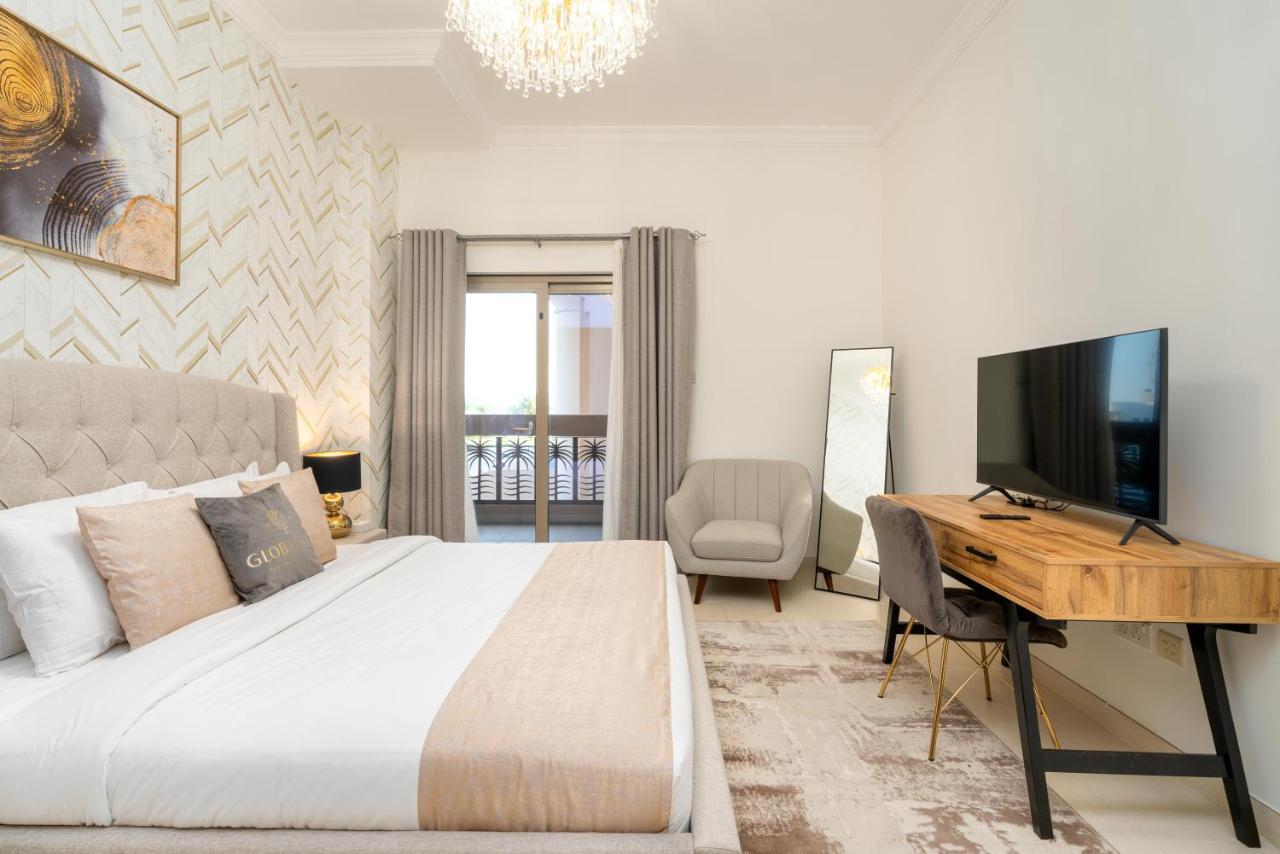 Globalstay At Palm Jumeirah Beachfront Paradise With Pool And Gym Дубай