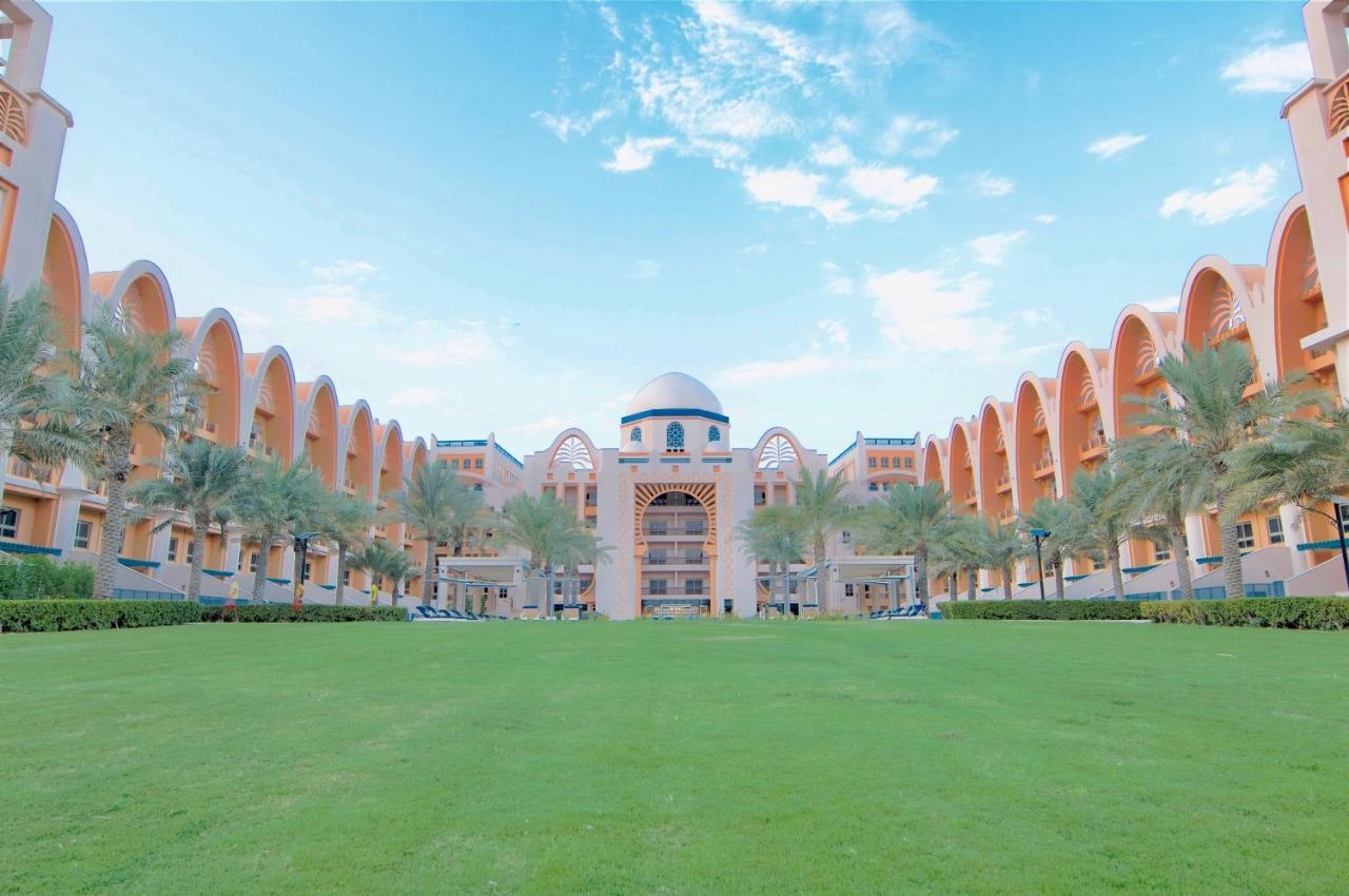 Апартаменти Globalstay At Palm Jumeirah Beachfront Paradise With Pool And Gym Дубай