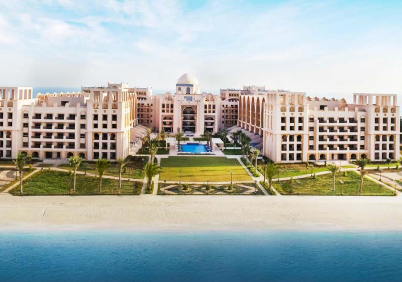 Globalstay At Palm Jumeirah Beachfront Paradise With Pool And Gym Апартаменти